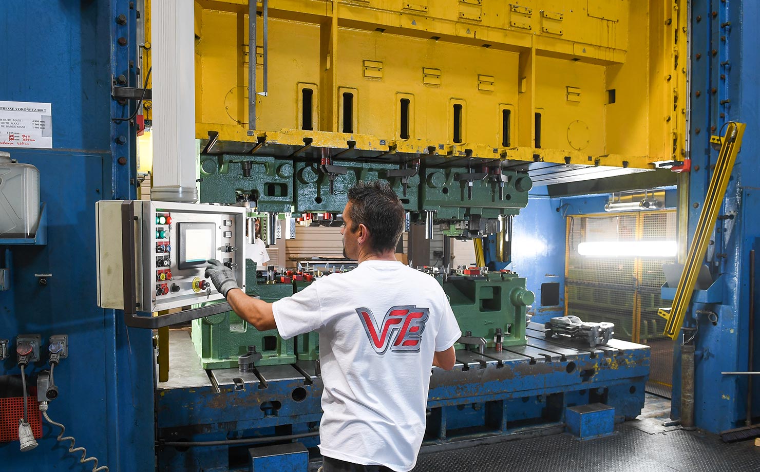 Outillage de presse con&ccedil;u et fabriqu&eacute; par VFE