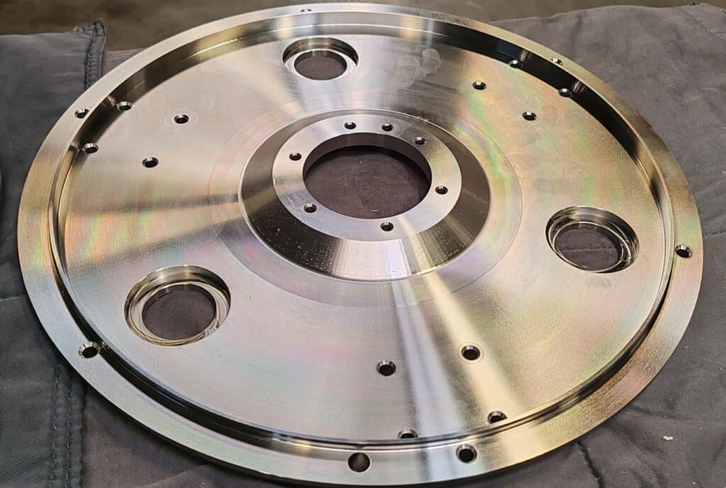 VFE réalise la fabrication de pièces mécaniques sur plan grâce à son expertise en usinage de précision, mécano-soudure, découpe, emboutissage et assemblage. De la pièce unitaire à la grande série.