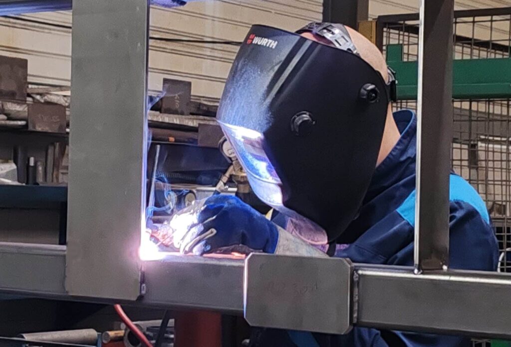 VFE réalise la fabrication d'ensembles mécano-soudés sur mesure : soudage TIG et MIG, usinage de précision, assemblage et contrôle qualité pour des projets industriels clés en main.